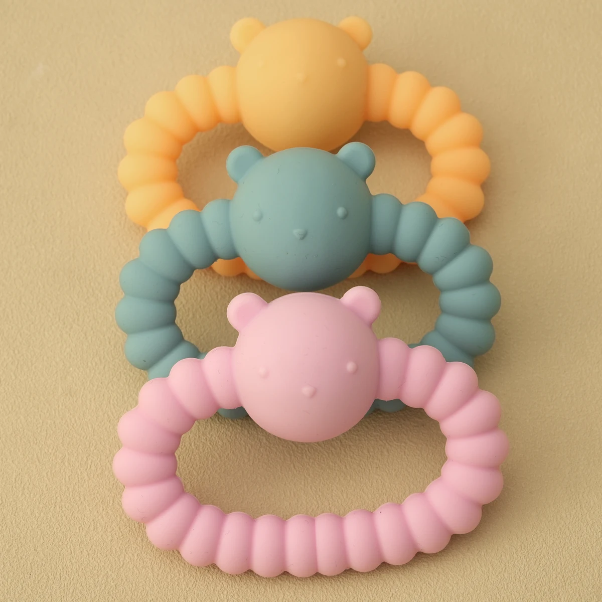 

1Pcs Silicone Teether Rattle Toy Food Grade 0-12 Baby Toys Bear Shape Teething Ring Sensory Toys for Toddlers Soothing Toys