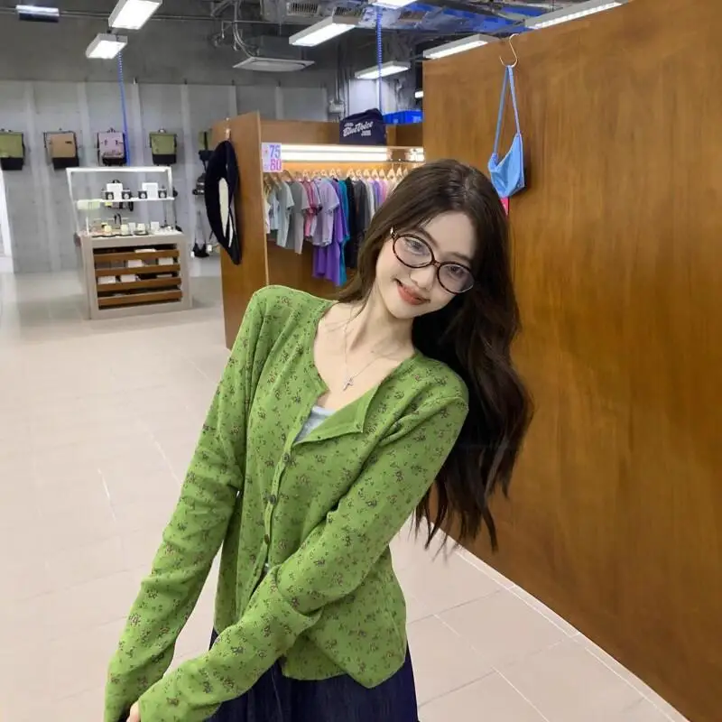 

Корейский стиль, вязаный кардиган с круглым вырезом и цветочным принтом, женская красивая новая модель, зеленая тонкая версия, однобортное пальто, повседневное