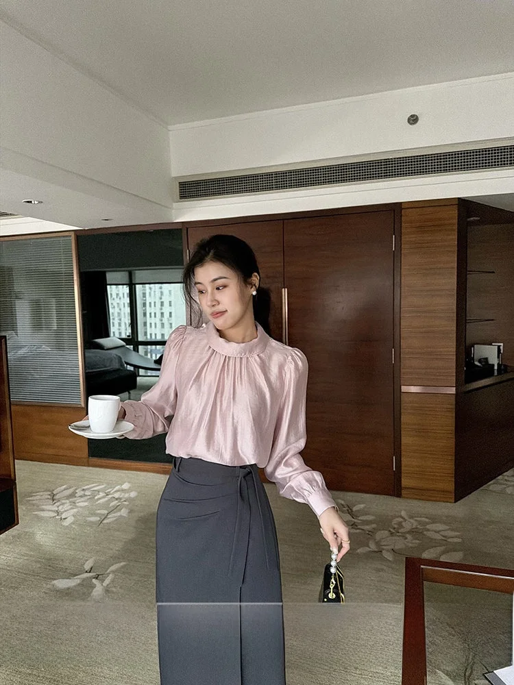 

Элегантный комплект из двух предметов: рубашка с рукавами-фонариками и воротником-стойкой, юбка с высокой талией и разрезом, повседневный стиль, полиэстер, весенняя мода