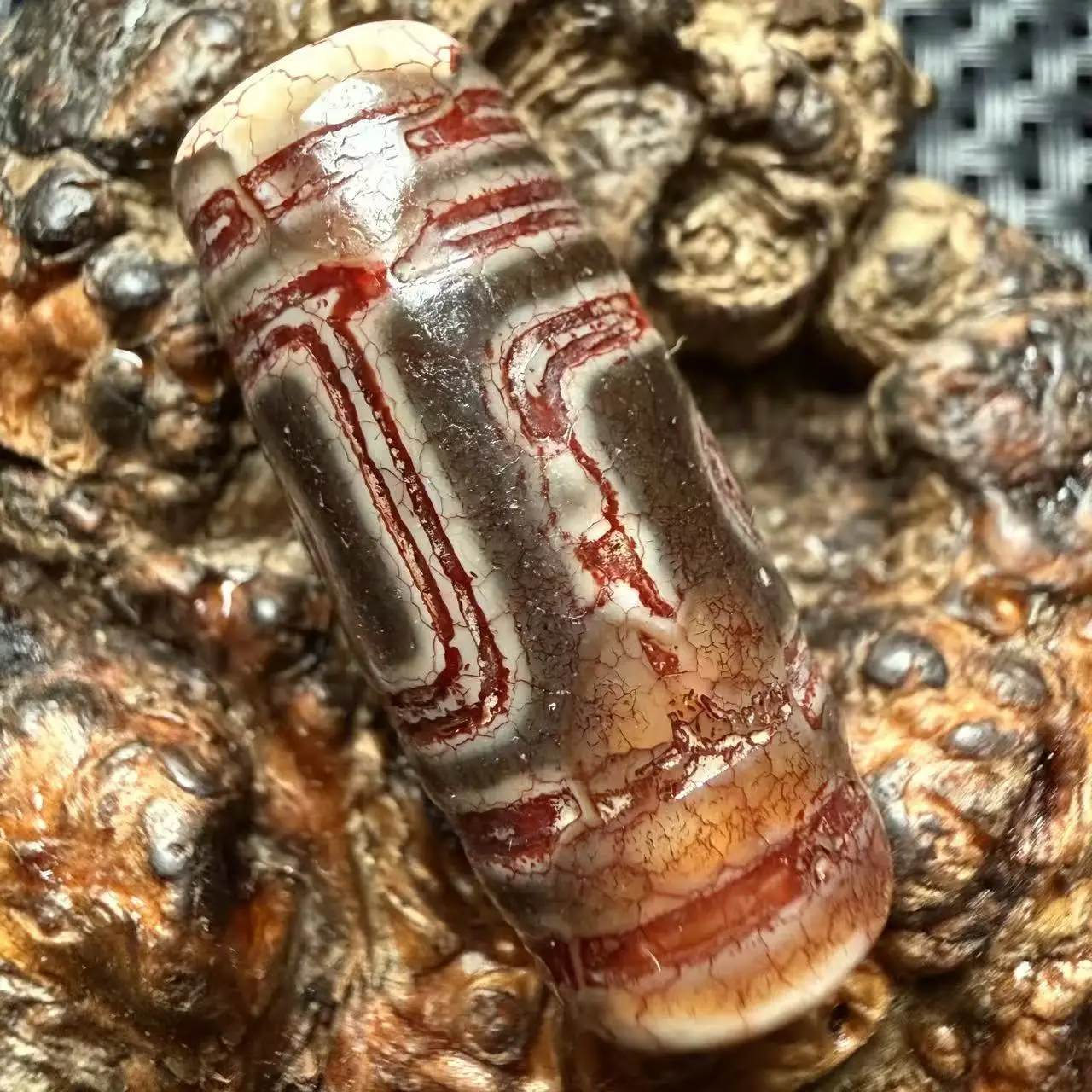 Old Tibetan Agate Calcified folds in redness dragon scale polyline 2 eyes totem Dzi Bead Pendant Amulet Collectible 32x14mm