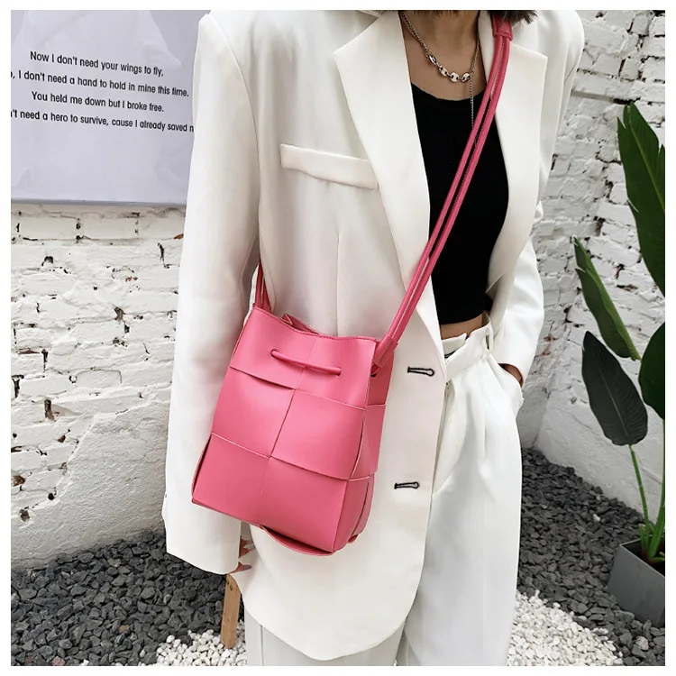 Fashion Korean Style Women\'s Woven Mini Bucket Bag 2024 Spring Solid Color PU Pleated Shoulder Crossbody Female Bags