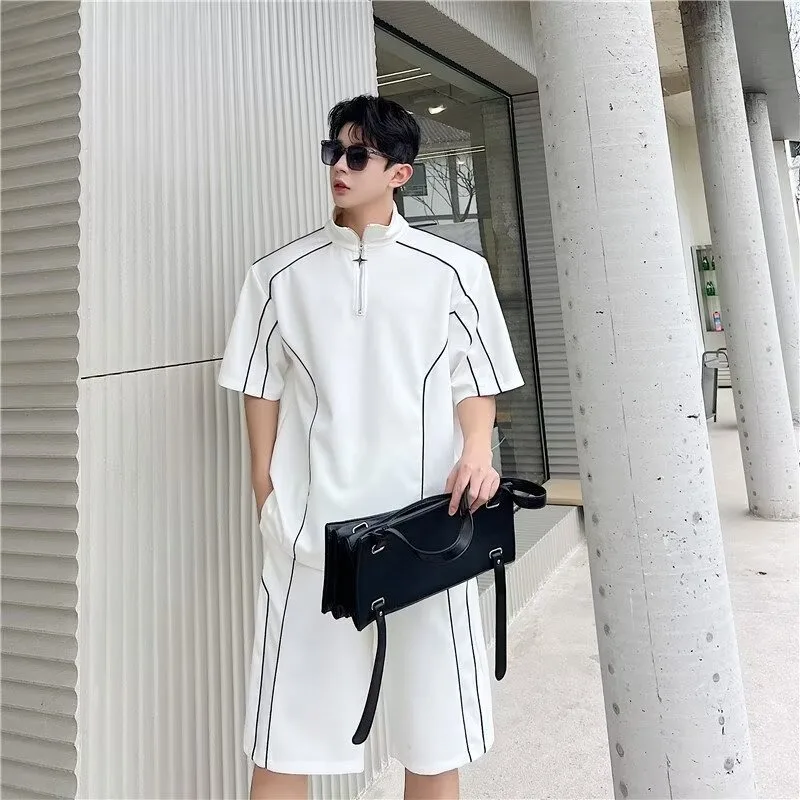 Set Pakaian Olahraga Kasual Keren dan Bergaya Kelas Atas Musim Panas Kaus Setengah Ritsleting Longgar Gaya Korea Pria dan Celana Pendek Ceruk Set Dua Potong