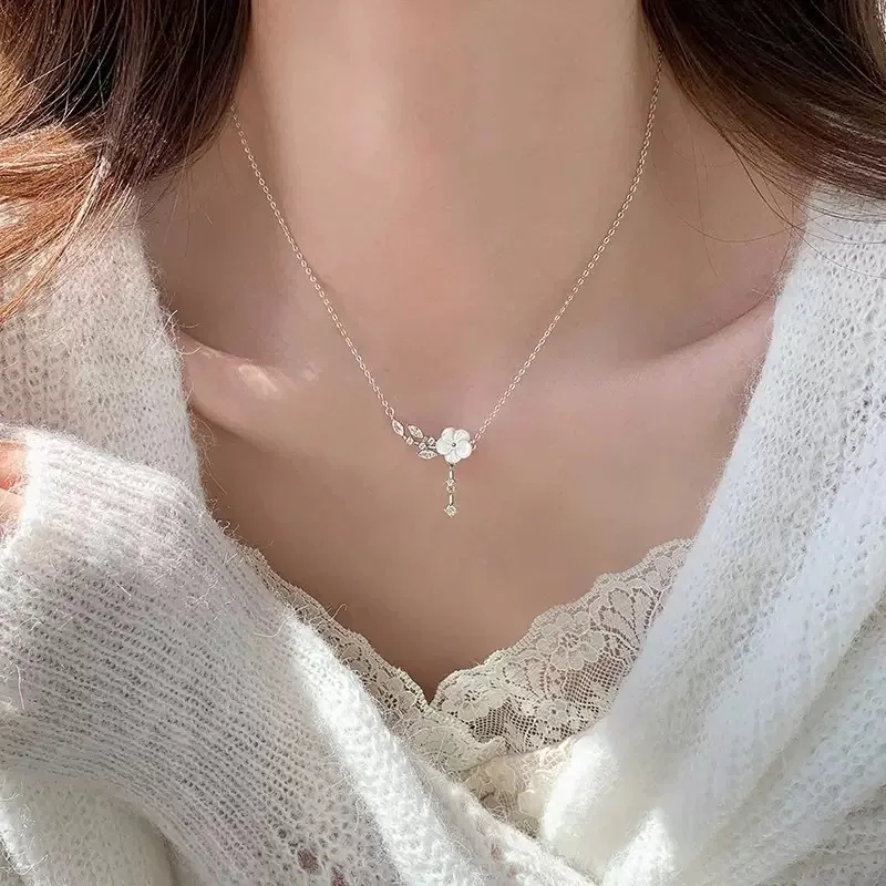 Silver Thin Cable Chain Y-Drop Necklace, Central White Cherry Blossom Flower Pendant Accompanied by Tiny Leaf Crystals, Dangling Double Mini Rhinestone Tassel, Delicate Gentle Floral Collarbone Chain for Women Daily Matching