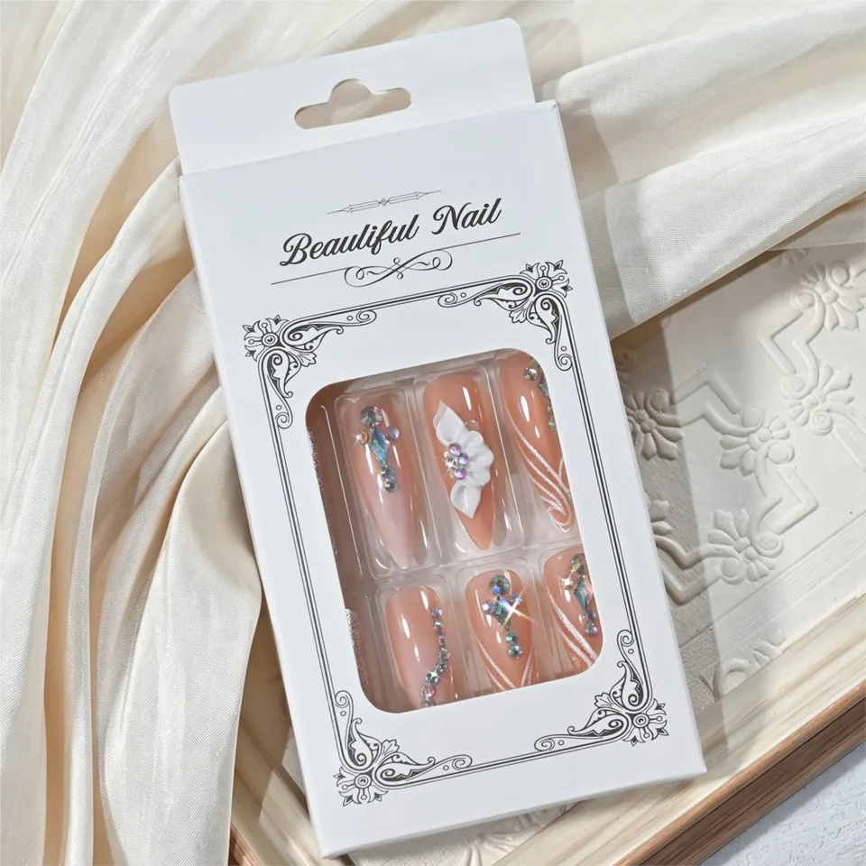 24 piezas de uñas postizas de stiletto largo brillante con diamantes, degradado blanco nude francés, cubierta completa, puntas con pedrería 5