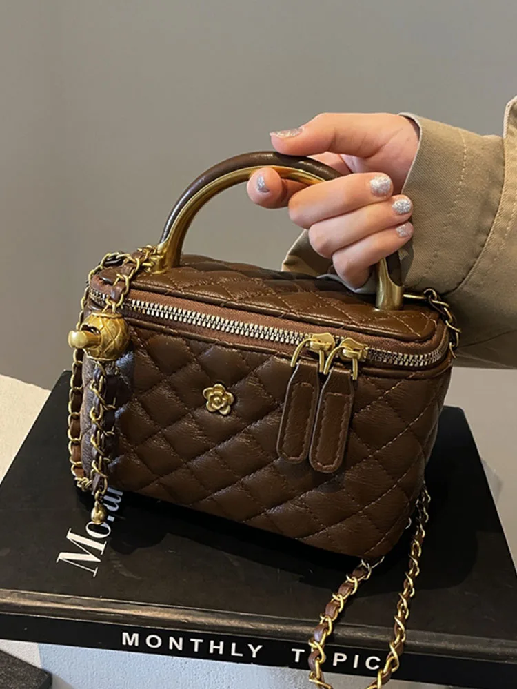 Hand-carrying fashion box bag  famous brand light luxury designer new rhombus small square bag high-end one-shoulder women's bag