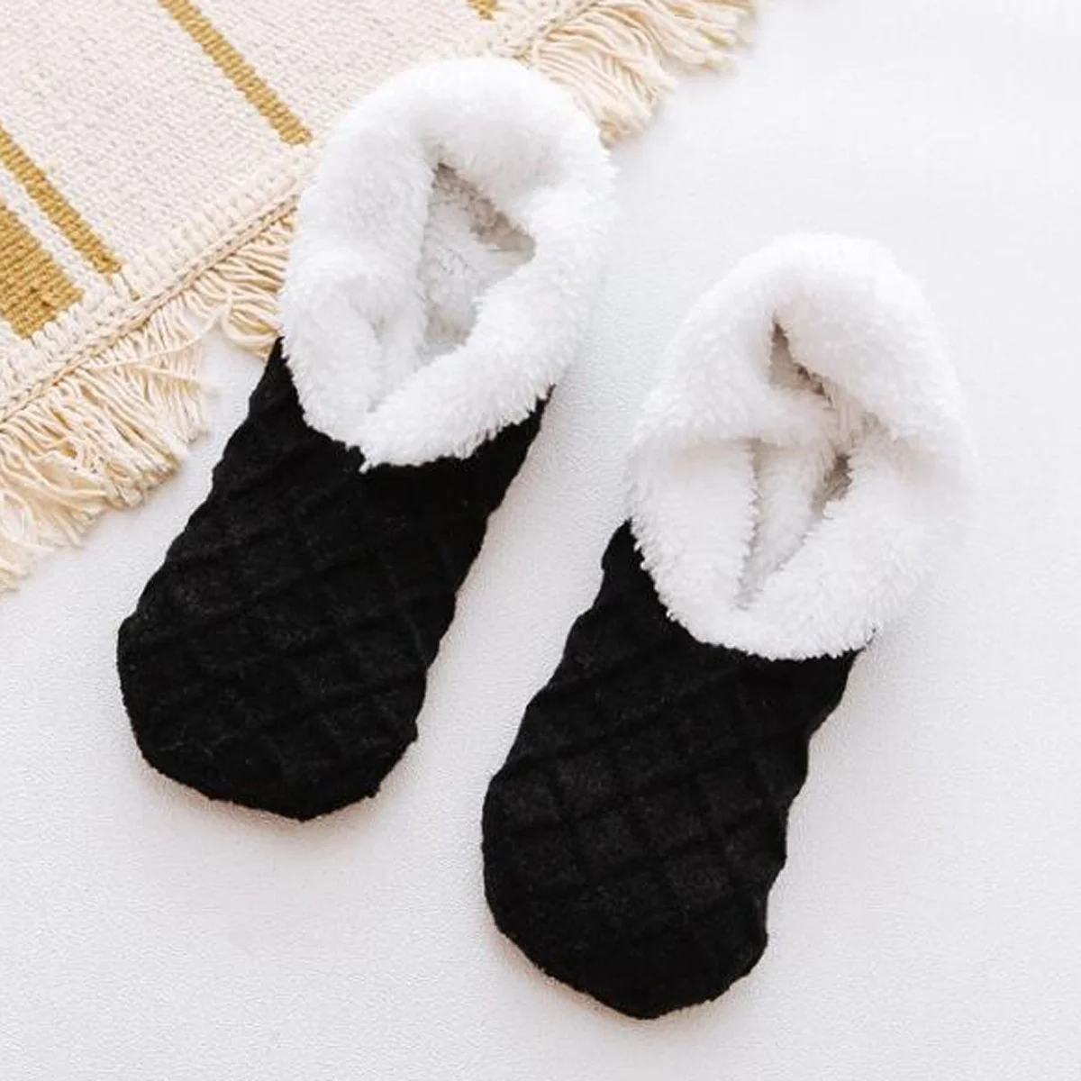 Women\'s Warm Solid Color Floor Socks Non Slip Plush Knitted Coral Fleece Socks No Show Socks