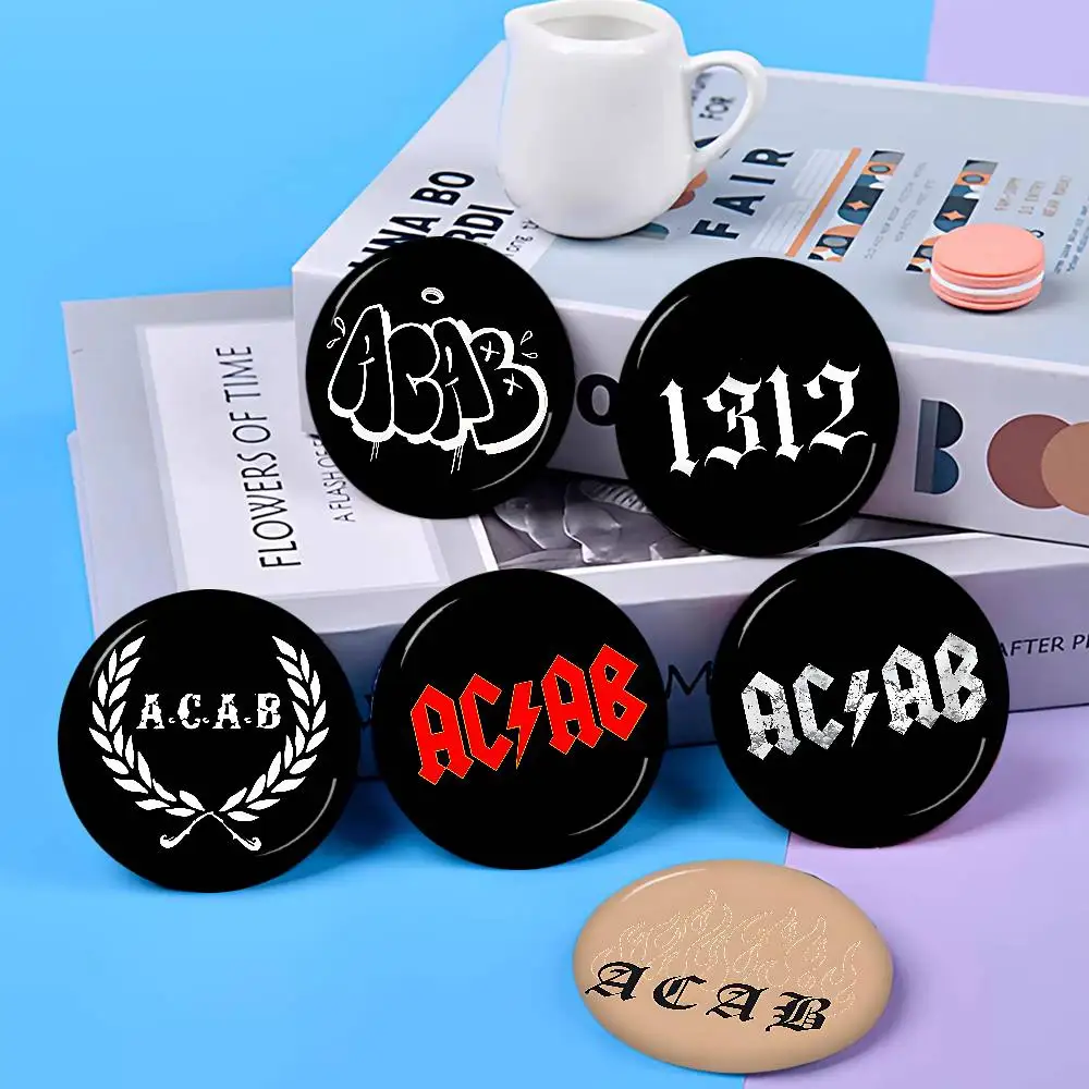 A-AcabS U-Ultras Logo Kreative Weiche Anstecknadeln aus Weißblech mit Tiermotiven, Brosche, Reversnadel, Rucksack-Abzeichen, Accessoires-Pin