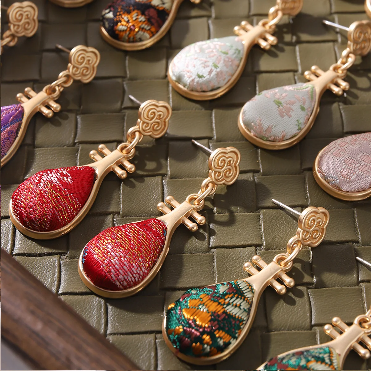

Exquisite Women's Earrings Chinese Fashion Retro Handmade Song Brocade Earrings Pipa Shaped Earrings Women's Gift