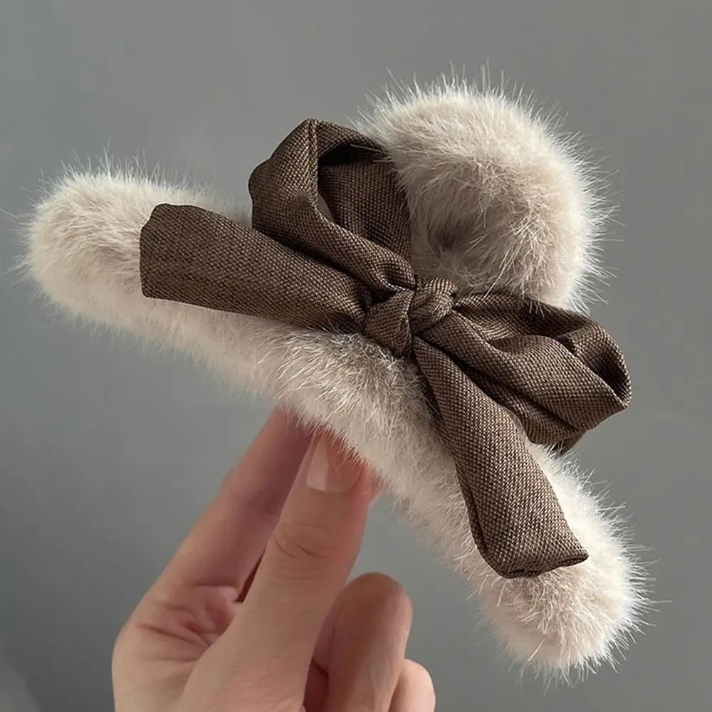 

Autumn Winter Women Hair Clip Fashion Coffee Color Plush Shark Clip Korean INS Girls Bowknot Fluffy Hair Claw Hair Accessories