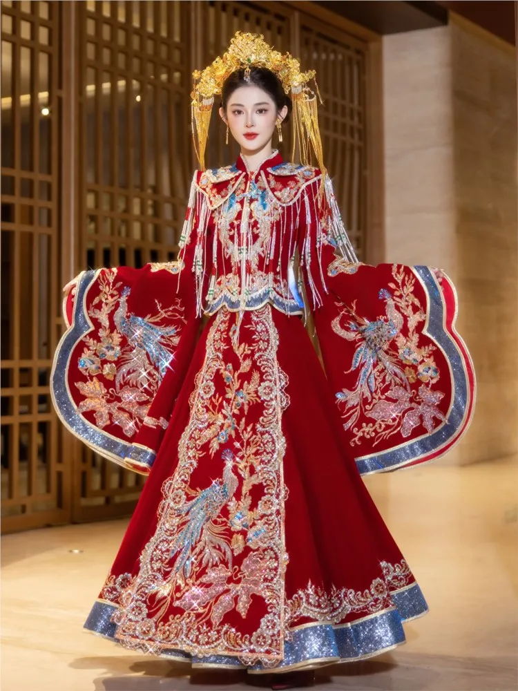 

The new Chinese-style wedding dress for brides contrast of Heavy industry including dragon phoenix crown cape Hanfu