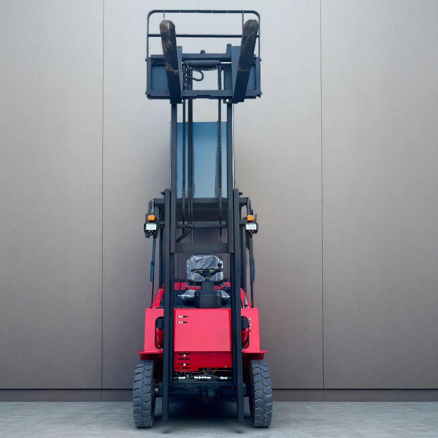 High Efficiency Electric Forklift 2 Ton New Energy Portable Forklift Automatic Electric Forklift Battery Operated With Ac Motor