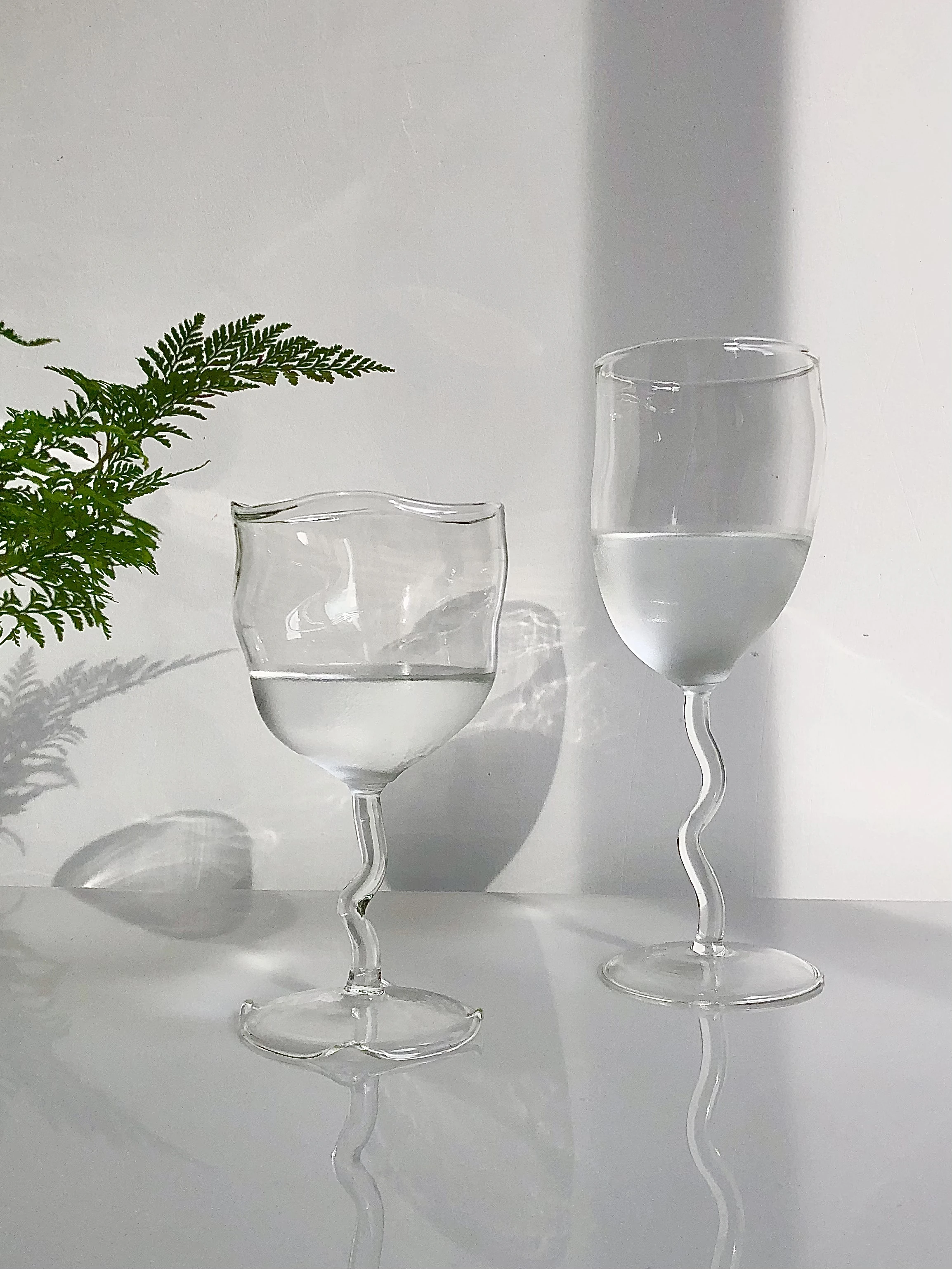 

Glass Red Wine Glass Goblet Wine Glass Champagne Cocktail Glass Twisted Irregular Glass Small Wine Glass Drinking Utensil