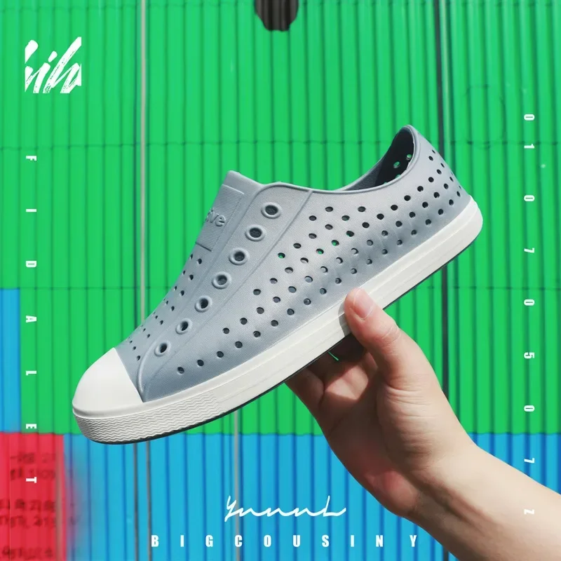 Dicke weiche flache Schuhe Mode Slip on Sandalen Kinder lässig perforierte Schuhe Farbe Blocking Anti Slip wasserdicht im Freien