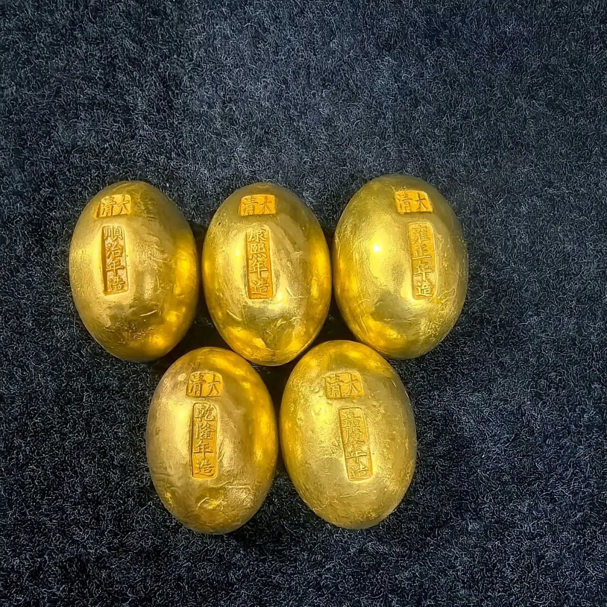 The Five Emperors of the Qing Dynasty Golden Egg retro cultural and play ornaments are randomly sent with a single price.