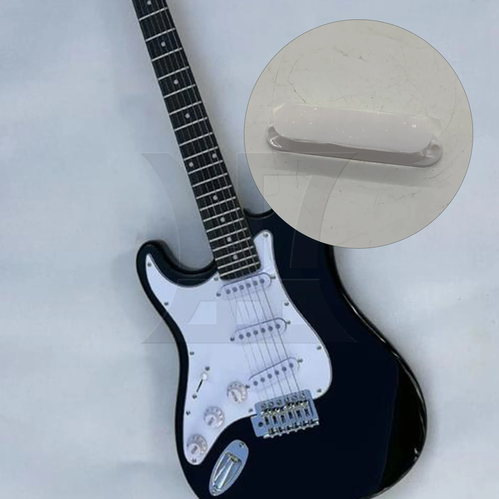 

Yibuy 30 Pcs White Smooth Plastic Solid No Hole Closed Shell Single Coil Pickup Covers for Electric Guitar