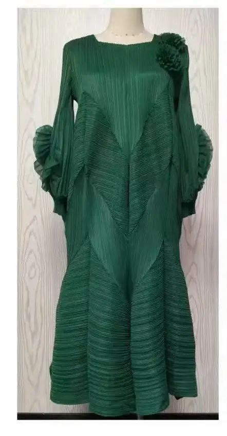 

Miyake Pleated Elegant Dress for Women 2025 New Solid Color Spliced Round Neck Three-quarter Sleeve Loose Flower Bud Skirt