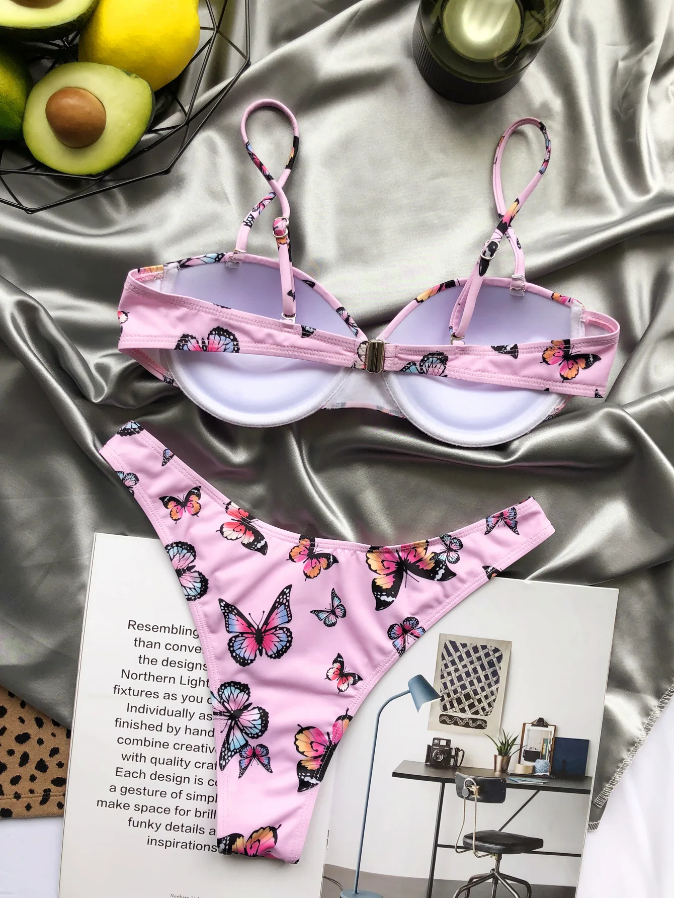 Traje de baño sexy con aros y copa dura con estampado de mariposa