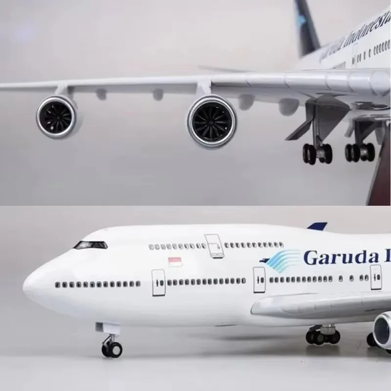 47CM Plastic Model Airplane Garuda Indonesia Airline B747 with Wheel LED Light Die-casting Model Planes Collectible Gift