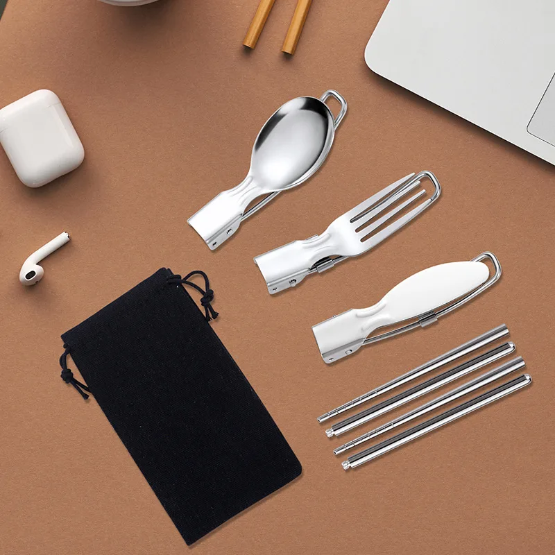 Klappbares Besteckset aus Edelstahl mit faltbarem Messer, Gabel, Löffel und abnehmbaren Essstäbchen. Tragbare Bestecktasche für den Außenbereich