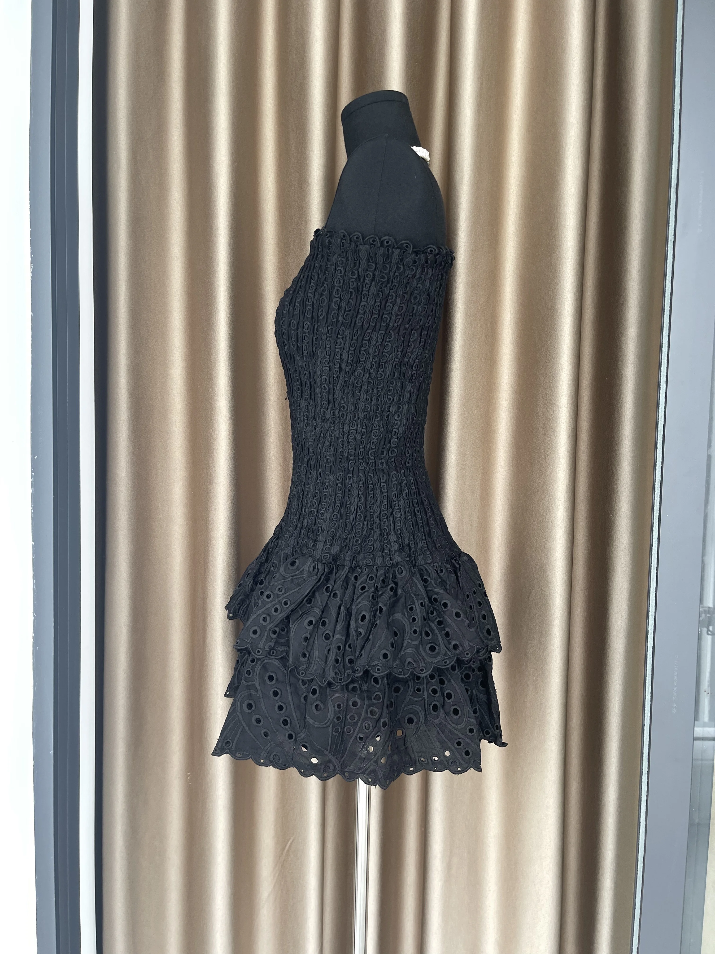 Alta calidad mujeres Sexy recortado sin tirantes vacaciones de verano Mini Vestido de pastel en capas de lujo elástico fiesta vestidos de cumpleaños Vestido