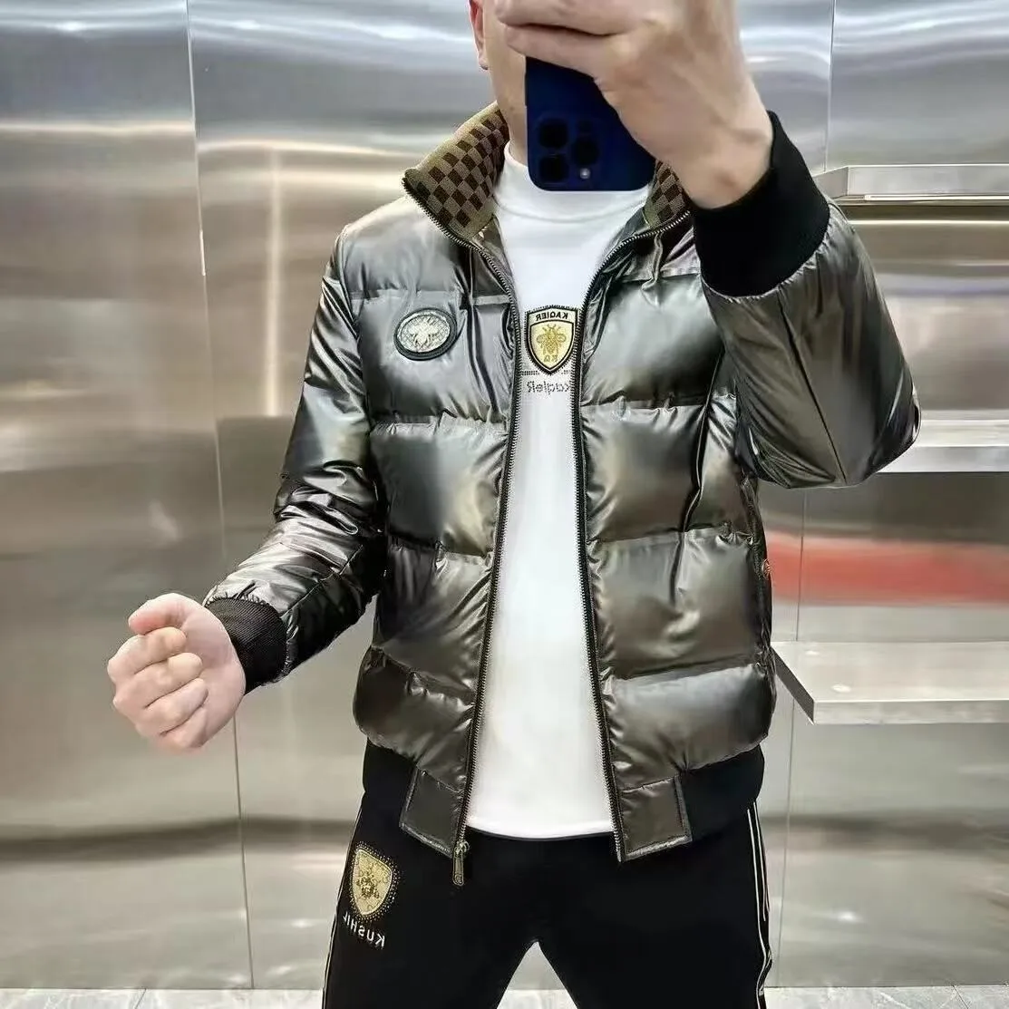 

Зимняя новая мужская повседневная модная куртка с воротником-стойкой, легкая хлопчатобумажная ткань без перьев, молодежная кино...