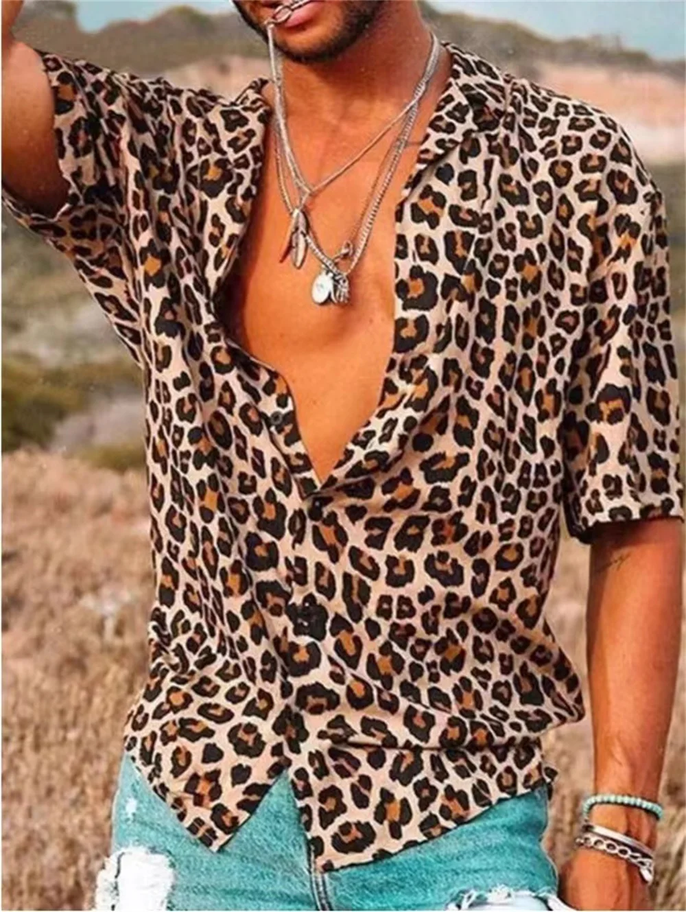 New leopard print men\'s shirt, casual and comfortable short sleeved shirt, oversized breathable men\'s clothing button design