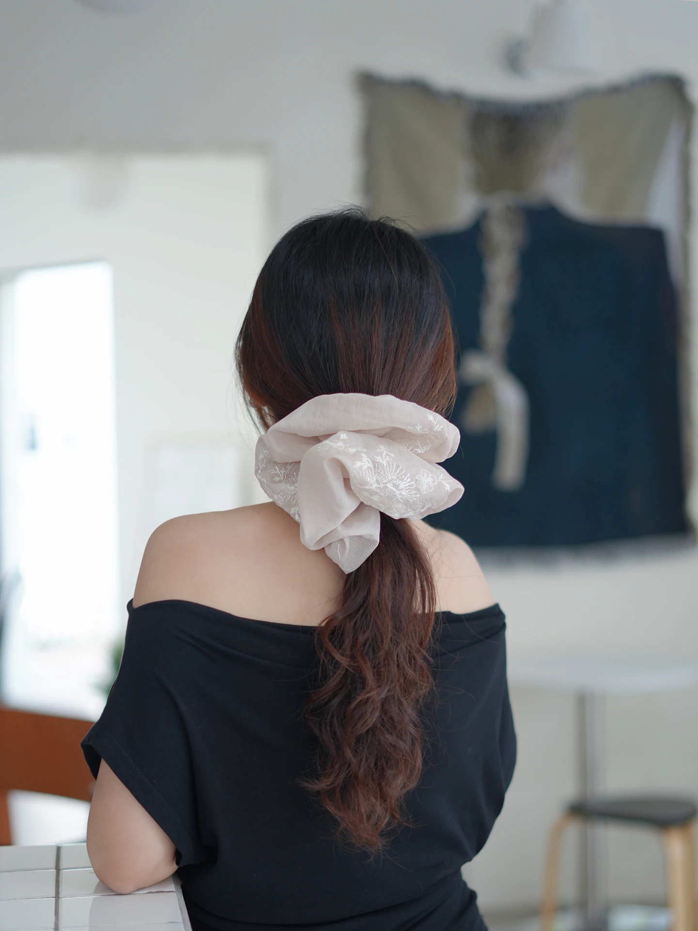 nova-tiara-de-cabelo-estilo-chines-grande-de-seda-bordada-com-pinheiros-e-flores-de-ameixa-super-tamanho-acessorio-de-cabelo-moderno-e-confortavel