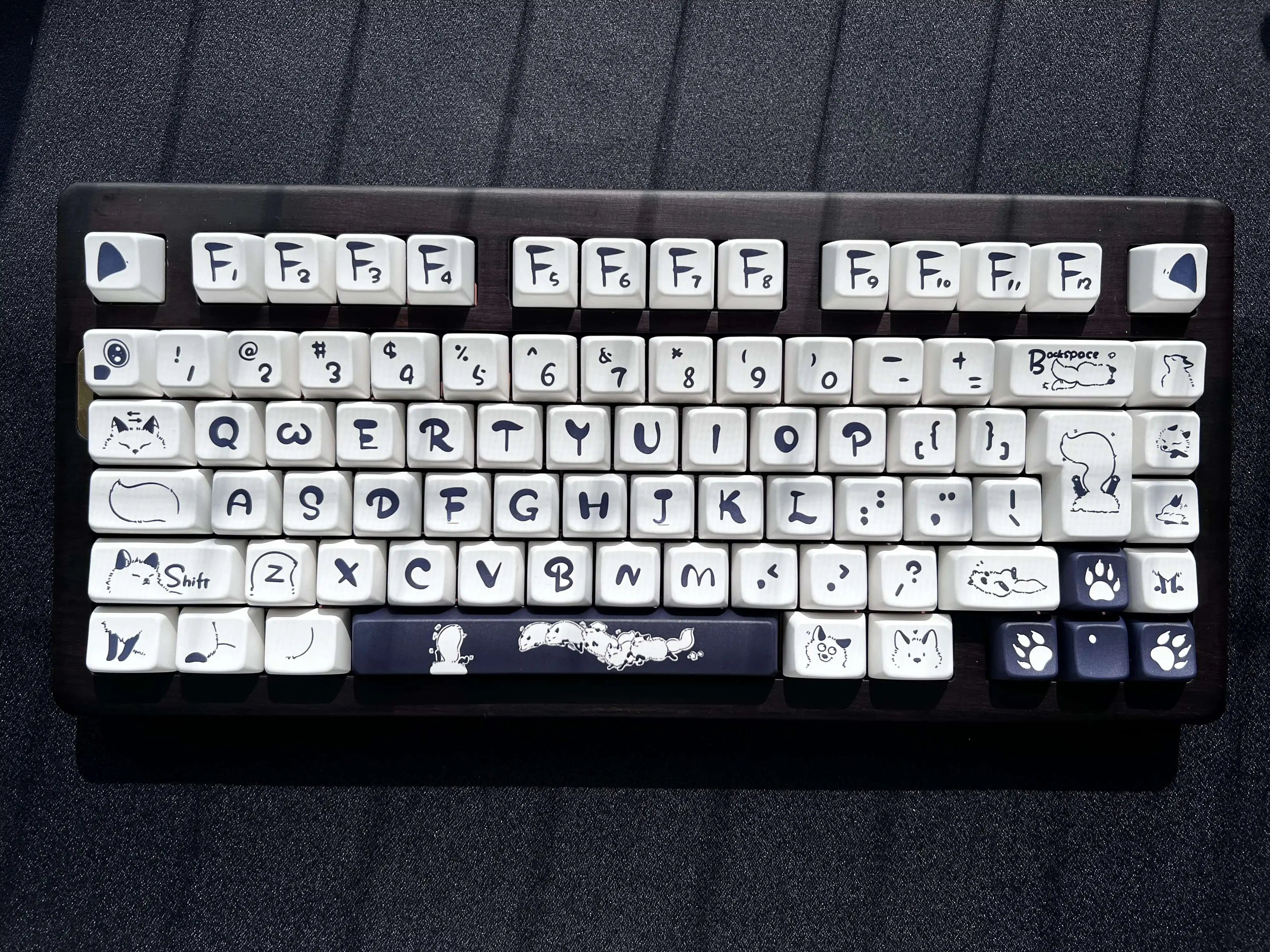 Imagem -03 - Simples Preto e Branco Fox Keycap Sublimação Completa Pbt Keycap Cute Animal Keycaps 137 Chaves Altura Mda
