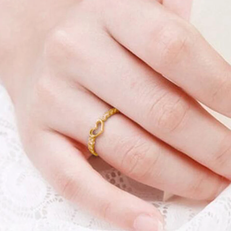 Huitan Chic Women Heart Rings with Shiny Cubic Zirconia Exquisite Daily Wear Fashion Accessories for Female Versatile Jewelry