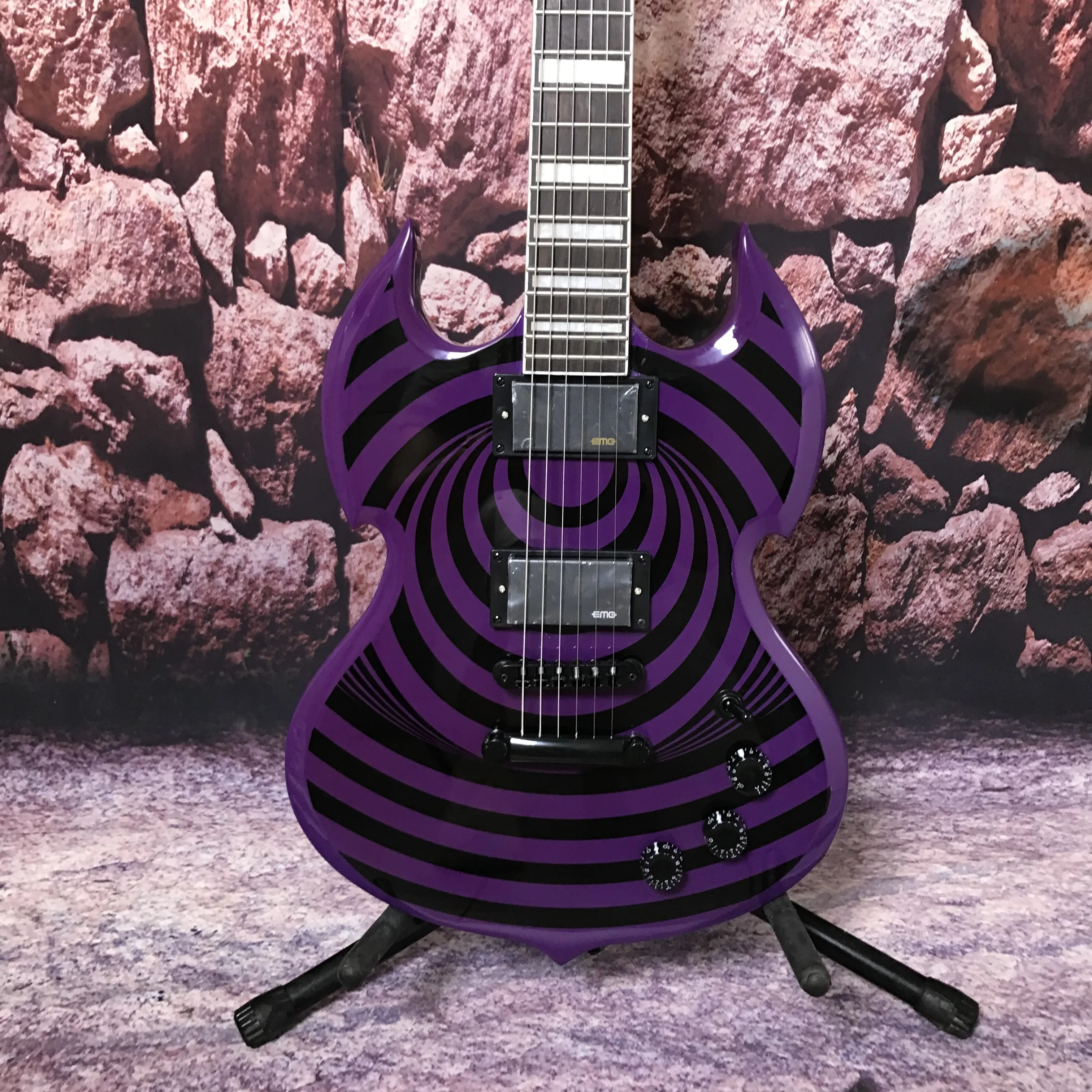 Factory customizes purple electric guitar! Vortex pattern mahogany body. Fast delivery! Excellent sound quality!