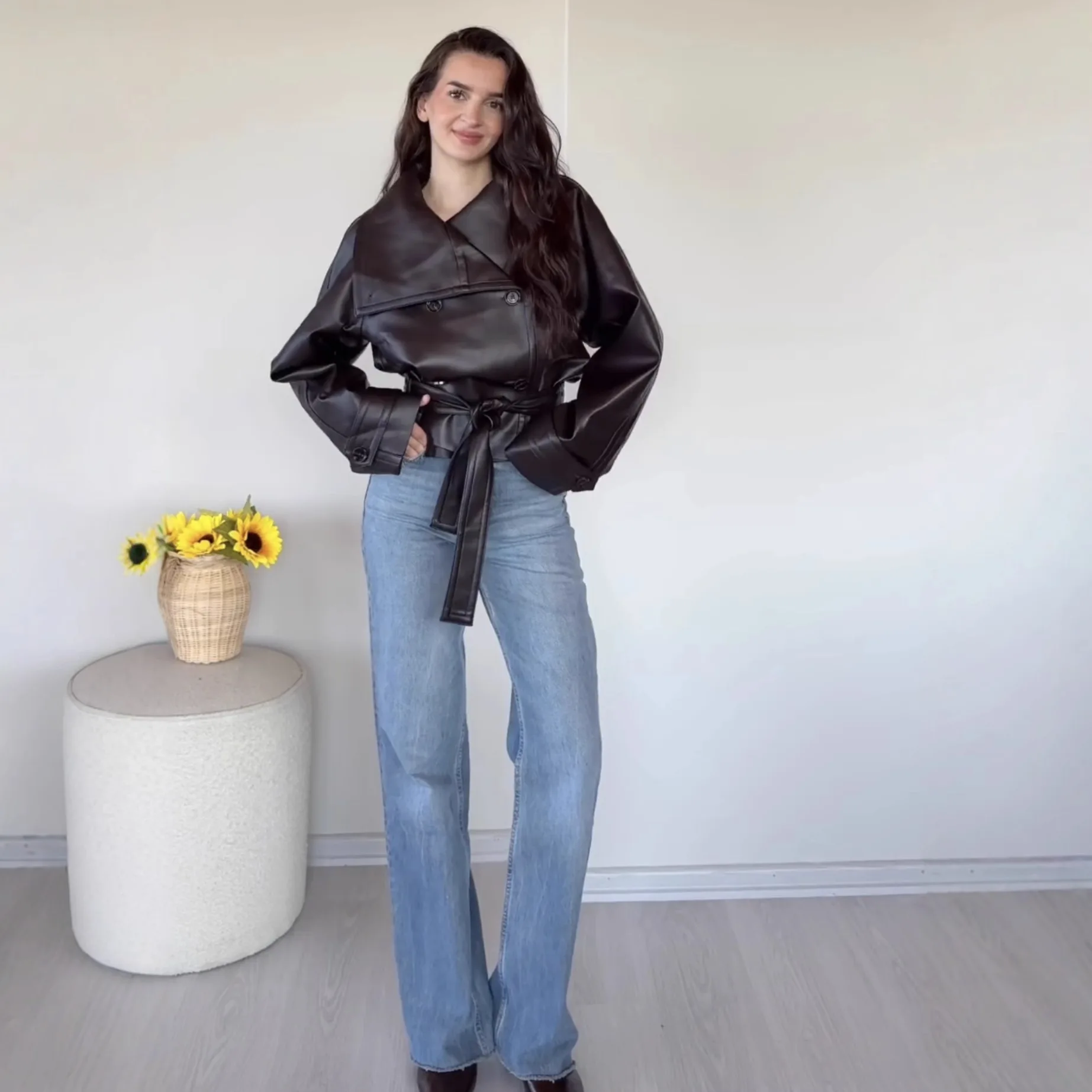 

2025 New Autumn Winter Fashion Leather Jacket Streetwear Vintage Laced Up Leather Jackets Women Casual Long Sleeve Short Coat