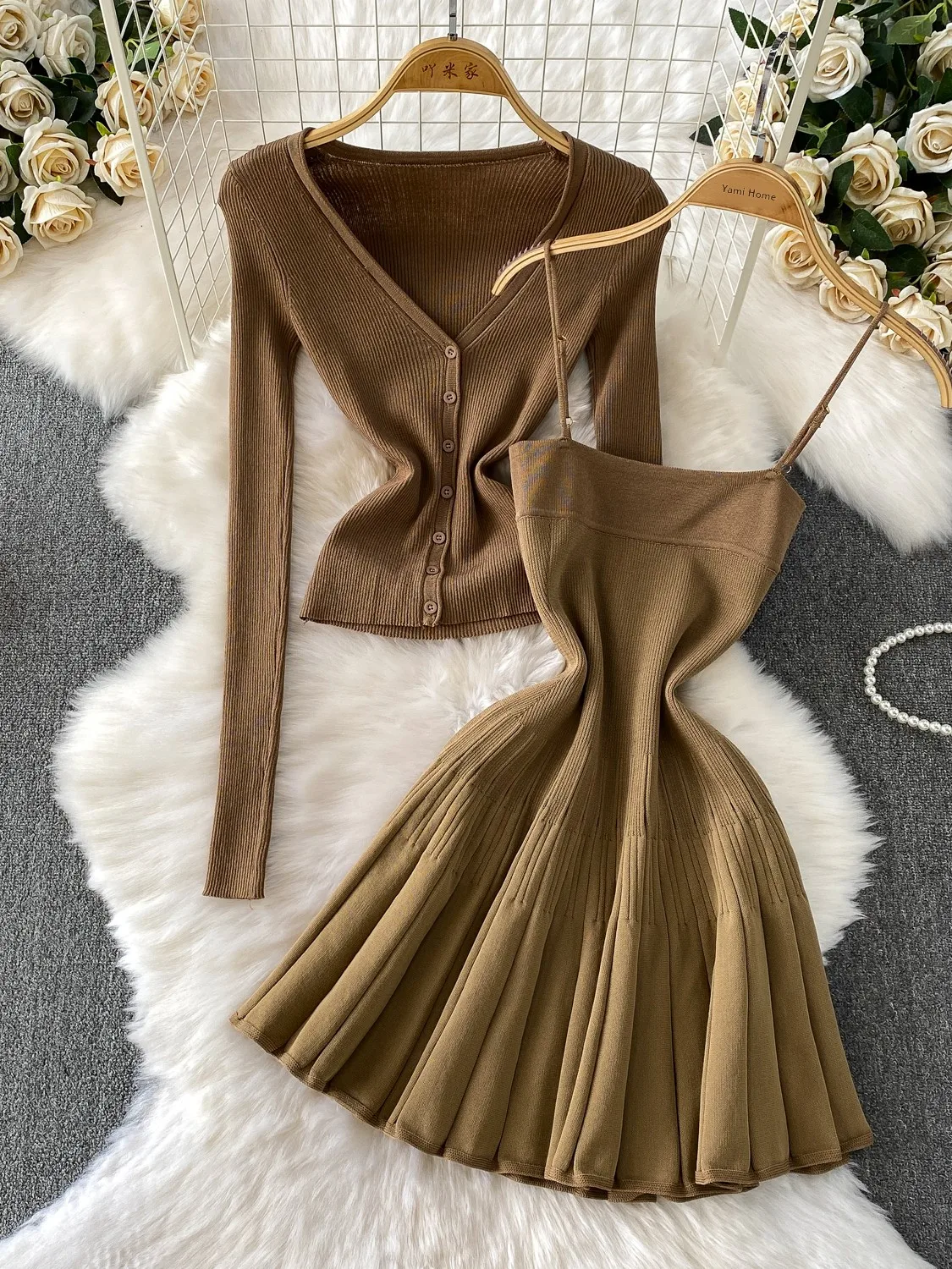 

Корейский высококачественный вязаный открытый кардиган с V-образным вырезом + плиссированный комплект для похудения с эластичной резинкой на талии, модный наряд больших размеров