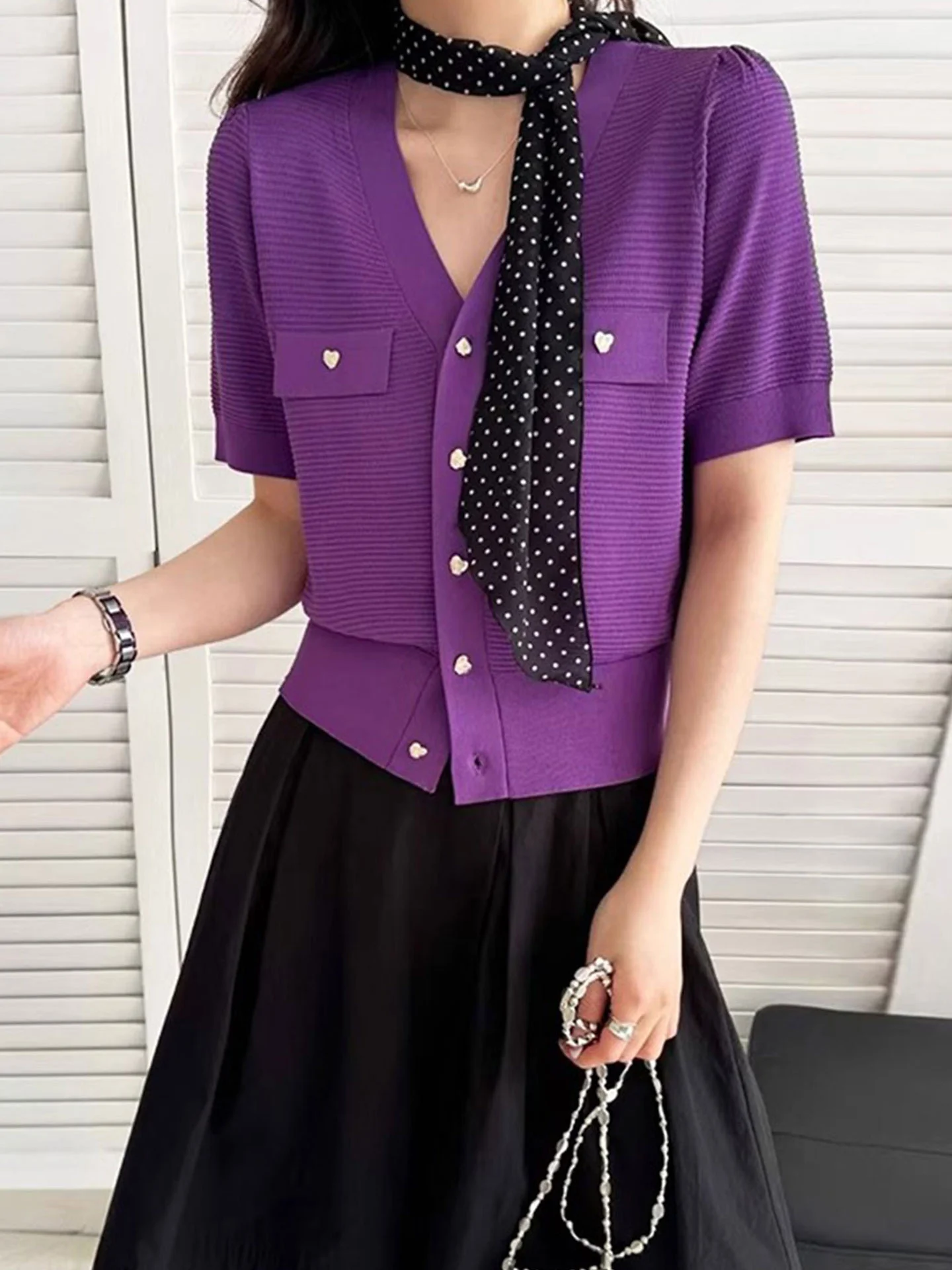 

Элегантный однотонный вязаный кардиган с одной пуговицей, короткий рукав, летний топ, приятный к телу, корейский стиль, шелковая смесь