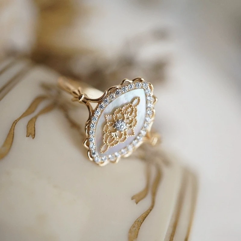 

Vintage Hollow Lace Oval Shape Inlaid Zircon Flower Ring for Women Anniversary Wedding Statement Rings Party Jewelry Gifts