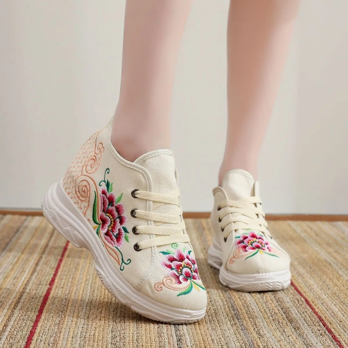 

Vintage Embroidery Woman Platform Wedge Shoes 2026 Female Height Increasing Ladies Breathable Cloth Casual Shoes Canvas Shoes