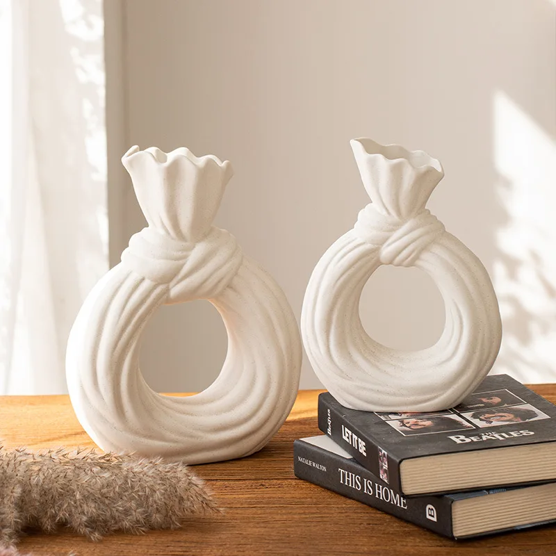 A Scandinavian Simple Modern Style Rope Knot Donut Vegetarian Burnt Ceramic Vase Living Room Desktop Decorative Ornaments