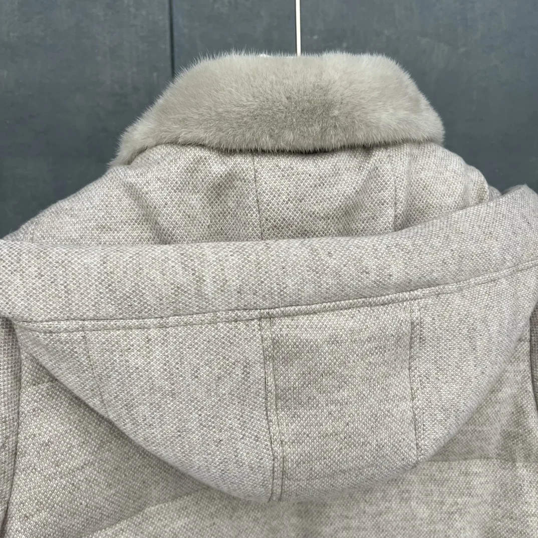 2025 الشتاء الشباب نمط فرو المنك طوق الأبيض أوزة أسفل سترة المرأة المتوسطة وطويلة الدافئة مقنعين معطف الفرو