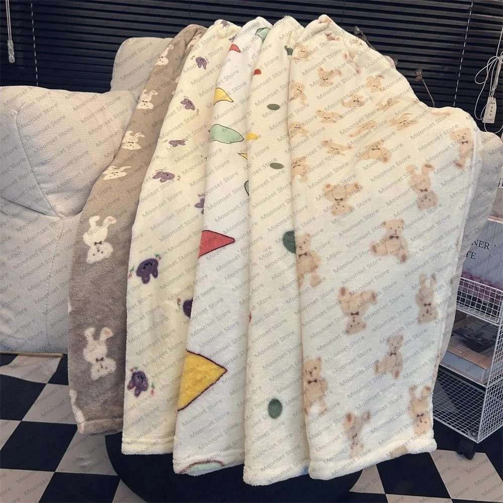 

Новый стиль повседневных фланелевых пижамных штанов с героями мультфильмов для теплая домашняя одежда осенью и зимой. Повседневные длинные брюки на улице.