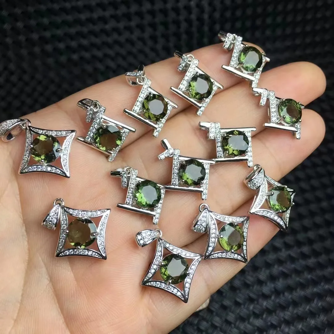 Unit One Piece 925 Silver Buckle With Creative Popular Sale Natural Moldavite Crystal Healing Designed Pendant For Gift