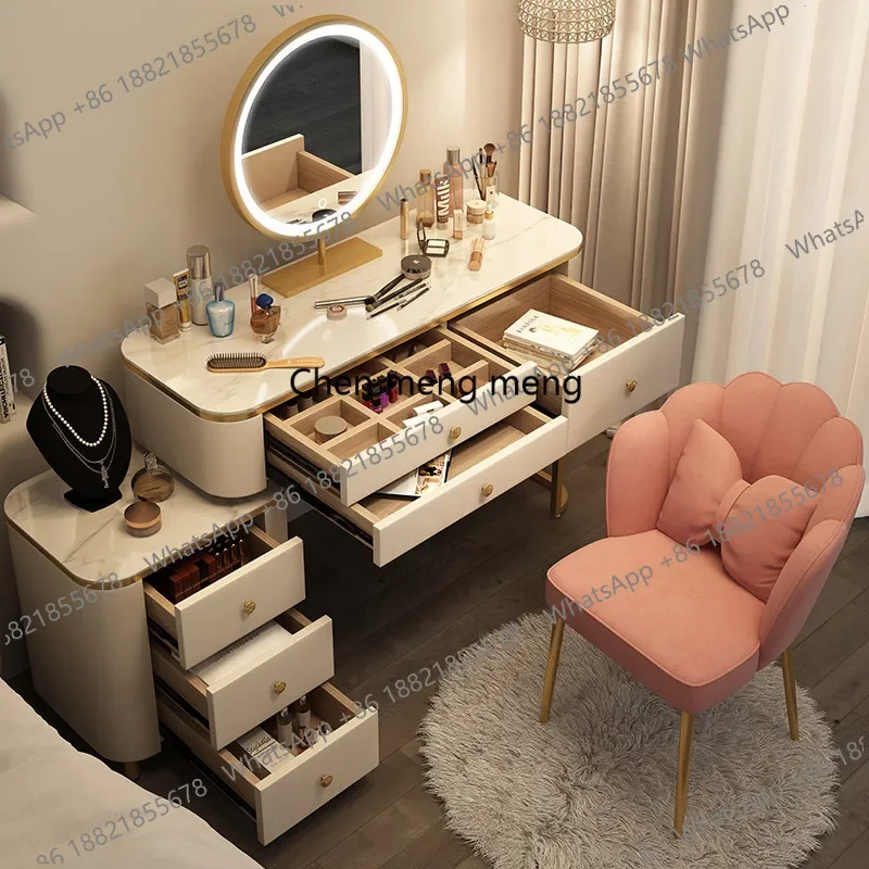 02A Makeup Dressing…