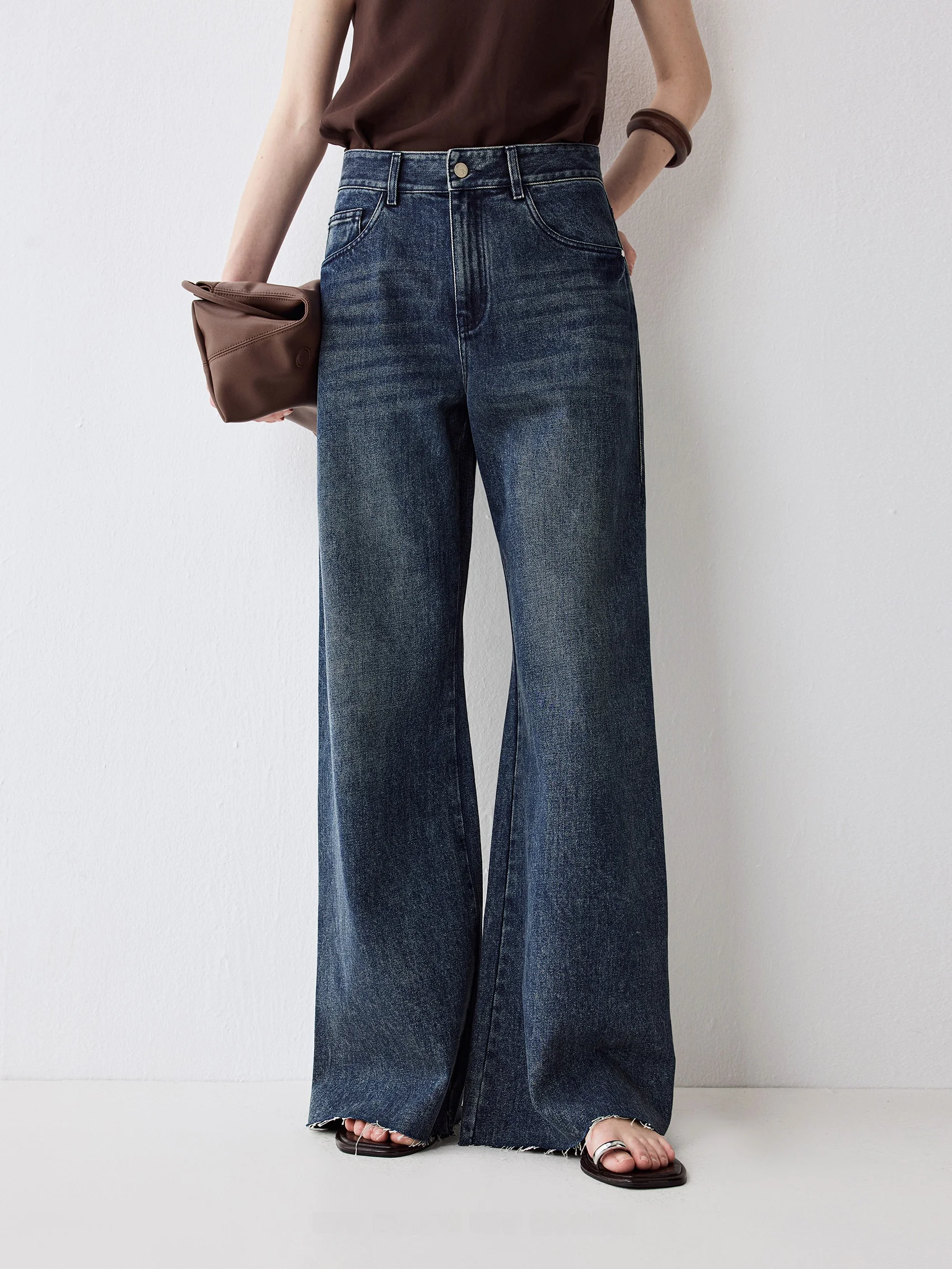 

Retro Fashionable Frayed Hem Denim Jeans Wide Leg Casual Pants Women Leg Lengthening Effect Sofa Minimalist Style