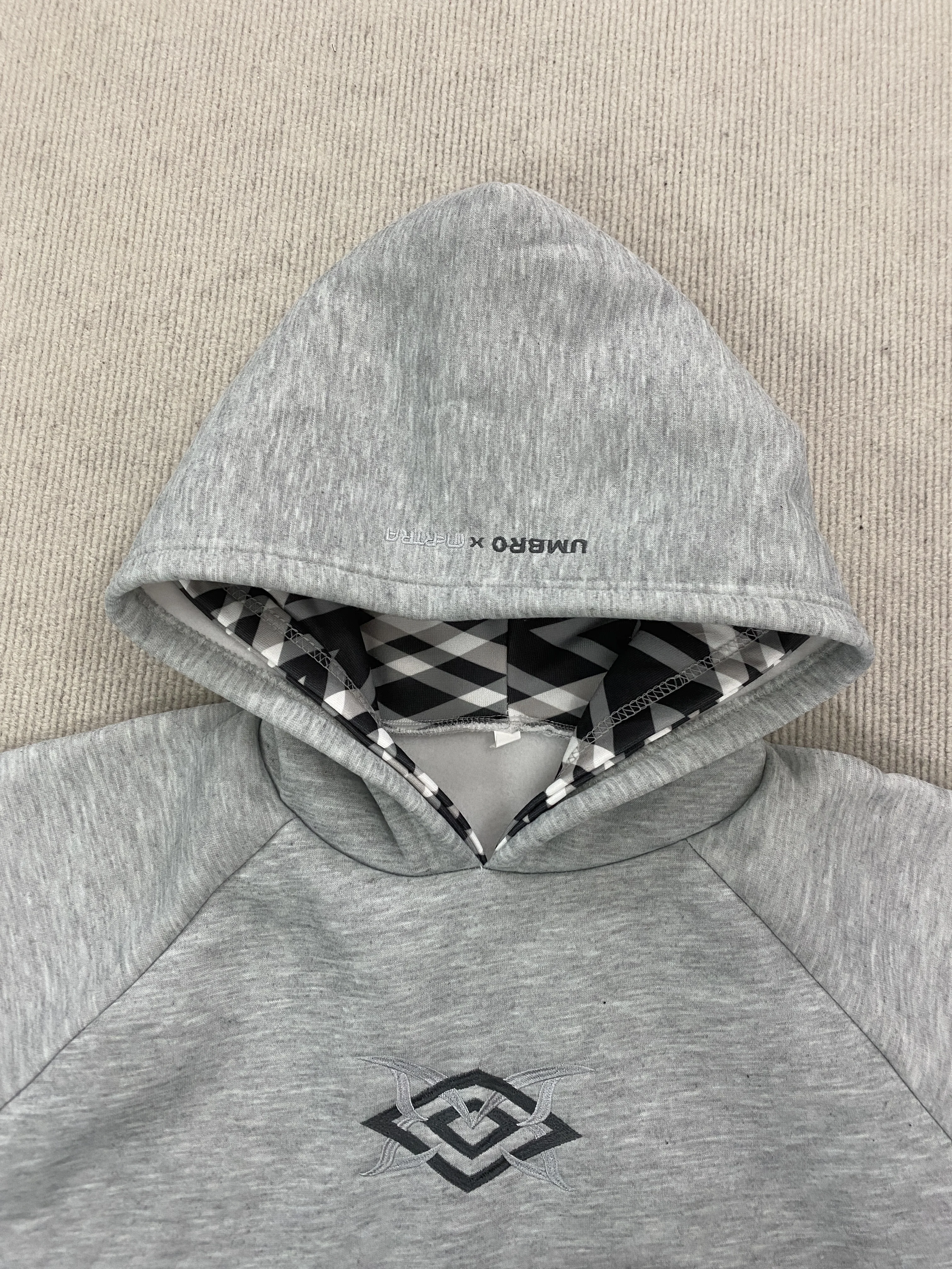 Modischer neuer amerikanischer Street-Trend-Hoodie mit farblich abgestimmtem Doppelkapuzen-Design, Persönlichkeit, High-Street-Stil für Männer und Frauen. – Detail 9