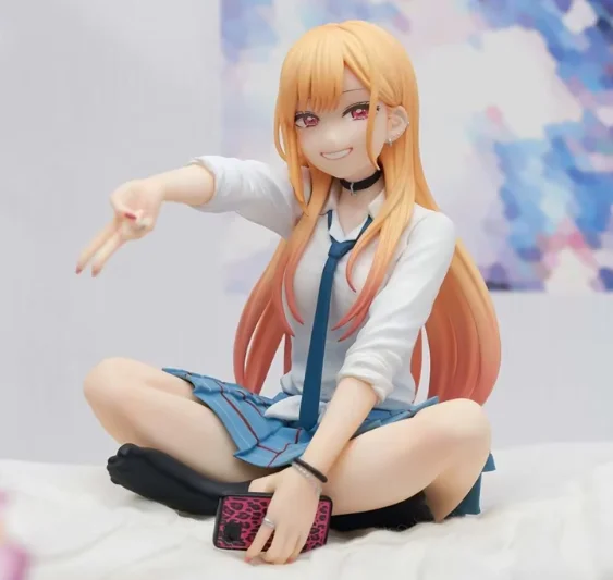 Figura de Anime de Marin Kitagawa de My Dress-Up Darling en Posición Sentada, Modelo de Colección, Decoración de Escritorio, En Stock