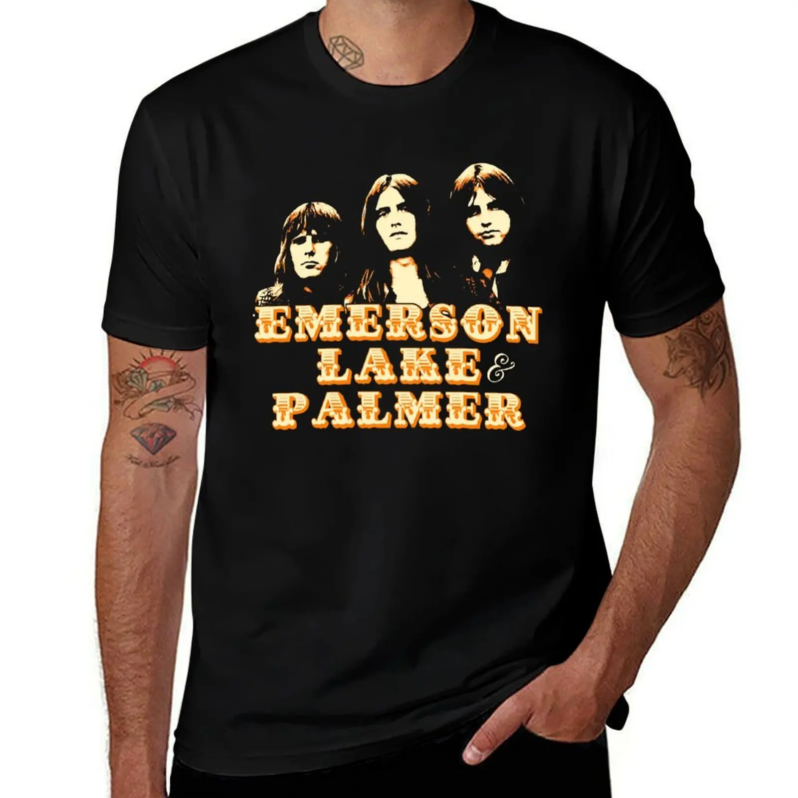 Π€ΡΡΠ±ΠΎΠ»ΠΊΠ° Emerson, Lake and Palmer Three Ρ ΠΊΠΎΡΠΎΡΠΊΠΈΠΌΠΈ ΡΡΠΊΠ°Π²Π°ΠΌΠΈ, ΡΡΠ±Π°ΡΠΊΠΈ Ρ ΠΌΠΈΠ»ΠΎΠΉ ΠΎΠ΄Π΅ΠΆΠ΄ΠΎΠΉ, ΠΌΠΈΠ»ΡΠ΅ ΡΠΎΠΏΡ, ΠΌΡΠΆΡΠΊΠ°Ρ ΡΡΡΠ±ΠΎΠ»ΠΊΠ° Π€ΡΡΠ±ΠΎΠ»ΠΊΠ° Emerson, Lake and Palmer Three Ρ ΠΊΠΎΡΠΎΡΠΊΠΈΠΌΠΈ ΡΡΠΊΠ°Π²Π°ΠΌΠΈ, ΡΡΠ±Π°ΡΠΊΠΈ Ρ ΠΌΠΈΠ»ΠΎΠΉ ΠΎΠ΄Π΅ΠΆΠ΄ΠΎΠΉ, ΠΌΠΈΠ»ΡΠ΅ ΡΠΎΠΏΡ, ΠΌΡΠΆΡΠΊΠ°Ρ ΡΡΡΠ±ΠΎΠ»ΠΊΠ°
