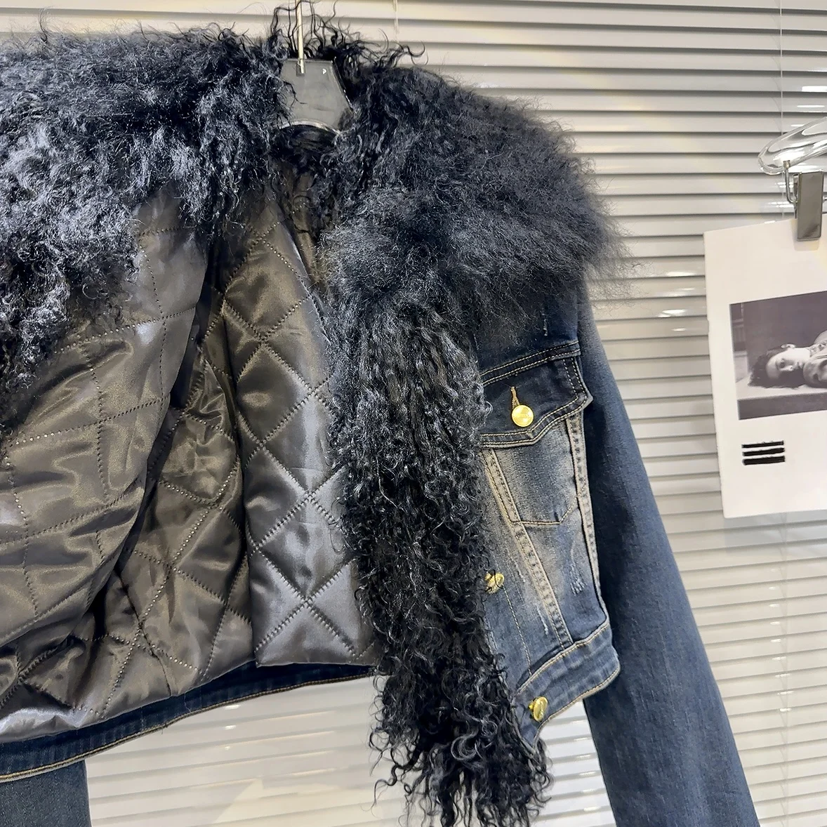 Big Lamb Fur Collar Denim Jacket Women 2023 Winter New Fur Stitching Long Sleeve Washed and Worn Cotton Lining Short Coat Female