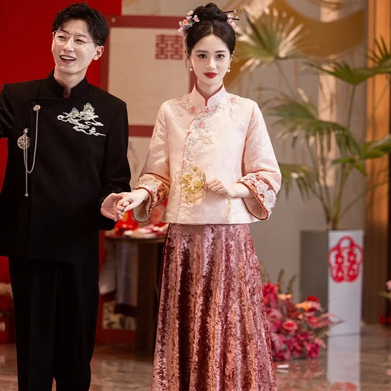 

The new pink Chinese-style dress version of cheongsam is a fashionable everyday wear