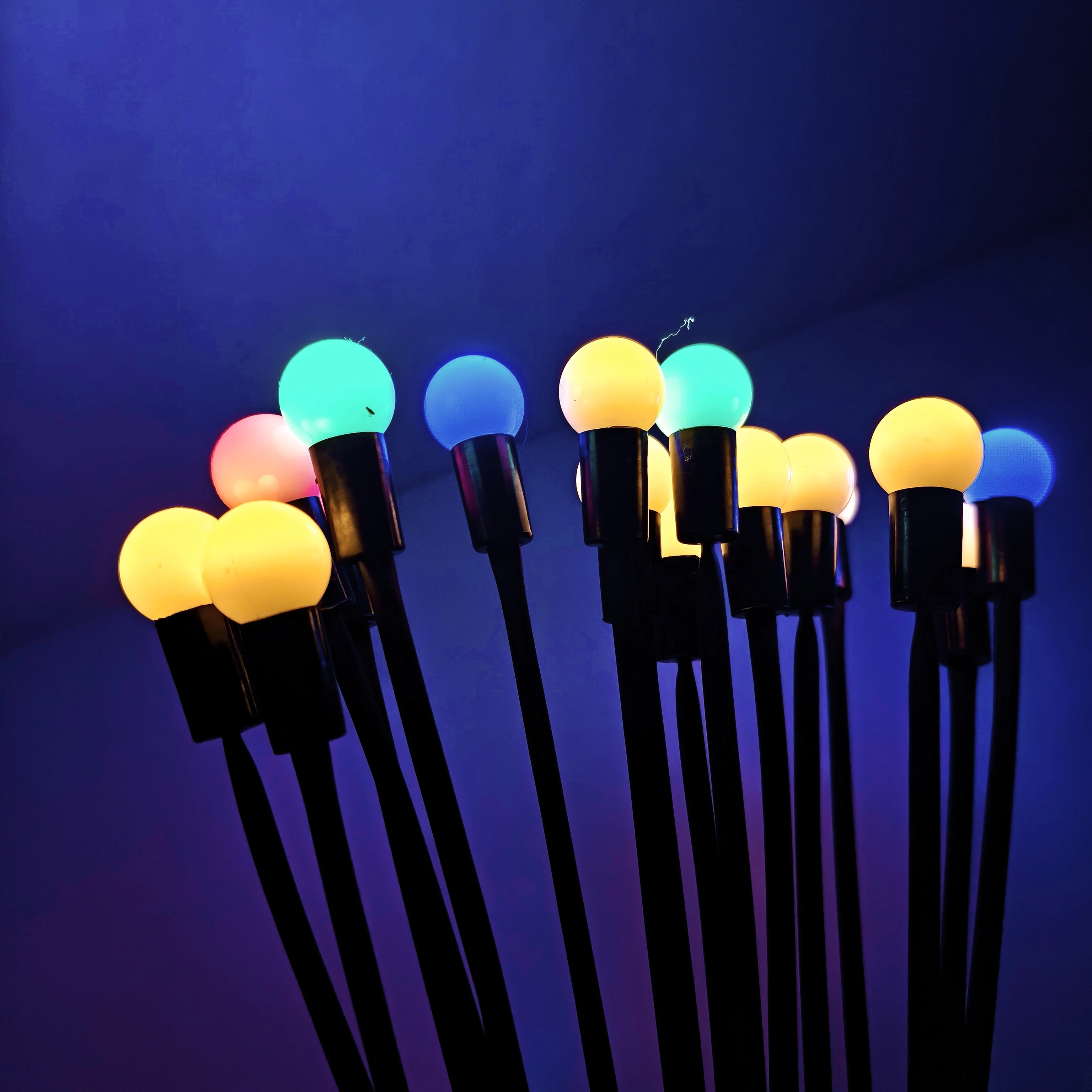 8 أضواء حديقة LED تعمل بالطاقة الشمسية 2025 أضواء عيد الميلاد في الهواء الطلق مقاوم للماء أضواء حديقة نابضة بالحياة لتزيين مسار الفناء