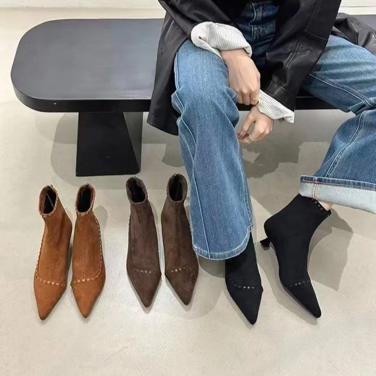 

Women's Woven Booties 2025 Autumn and Winter Fashion New Retro Suede Fashion Boots Temperament Pointed Elastic Stovepipe Boots.