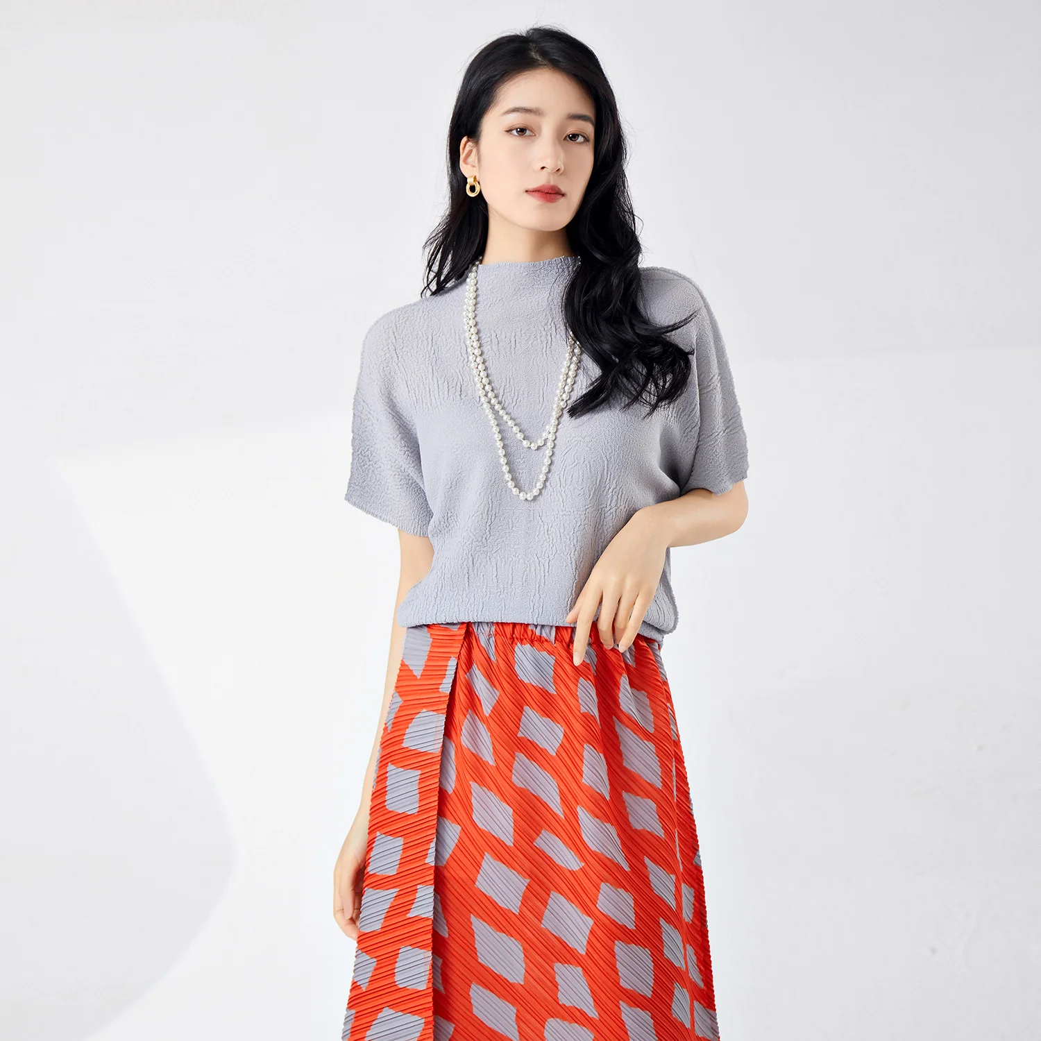 

Women's Casual Summer Top With High Neck Loose Short Sleeves Printed Decorative Stretch Fabric Pleated Design Made of Polyester