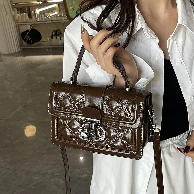 

Elegant Leather Crossbody Bag For Women - Vintage Minimalist Messenger Purse With Paris Letter Logo & Pockets